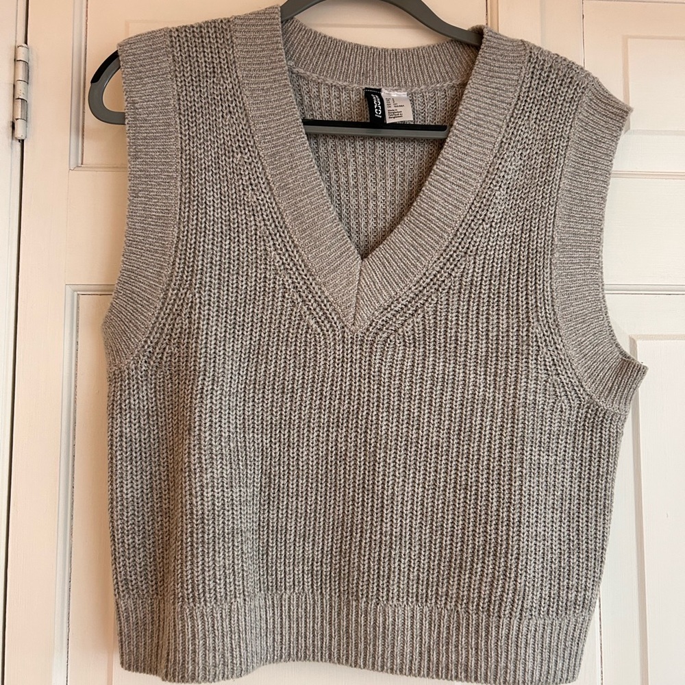 HM gray vest